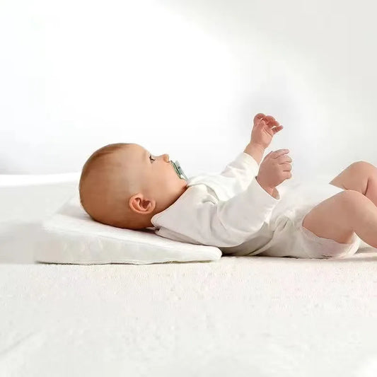 Kawaii Anti-Spuck-Babykissen – Leichtes Memory-Schaum-Kissen gegen Milch-Reflux